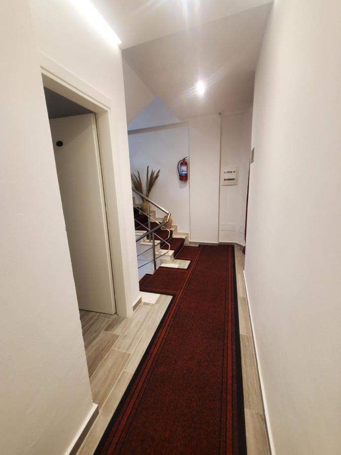 Bs Hotel Durrës Buitenkant foto