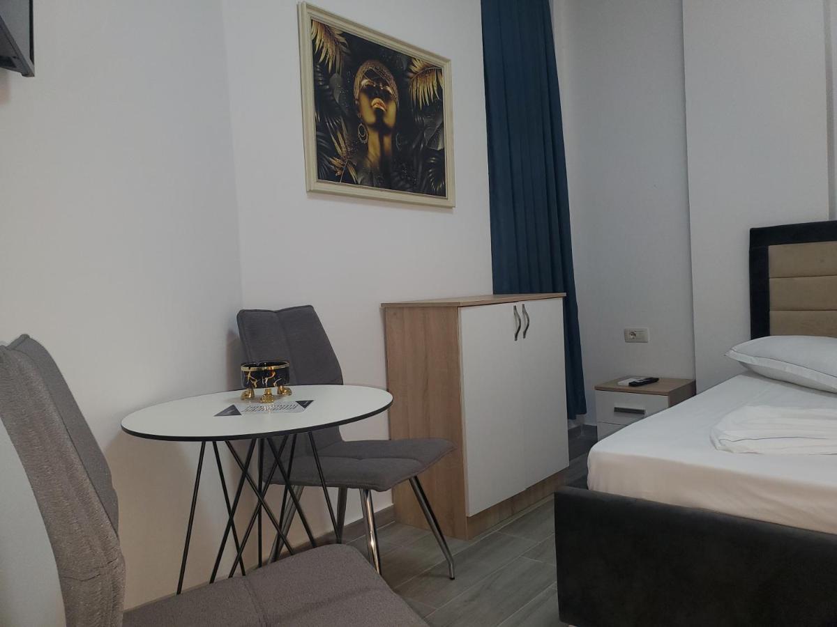 Bs Hotel Durrës Buitenkant foto