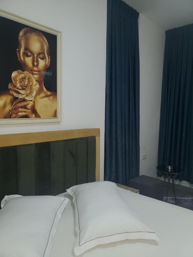Bs Hotel Durrës Buitenkant foto