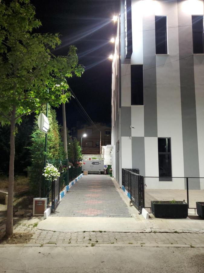 Bs Hotel Durrës Buitenkant foto