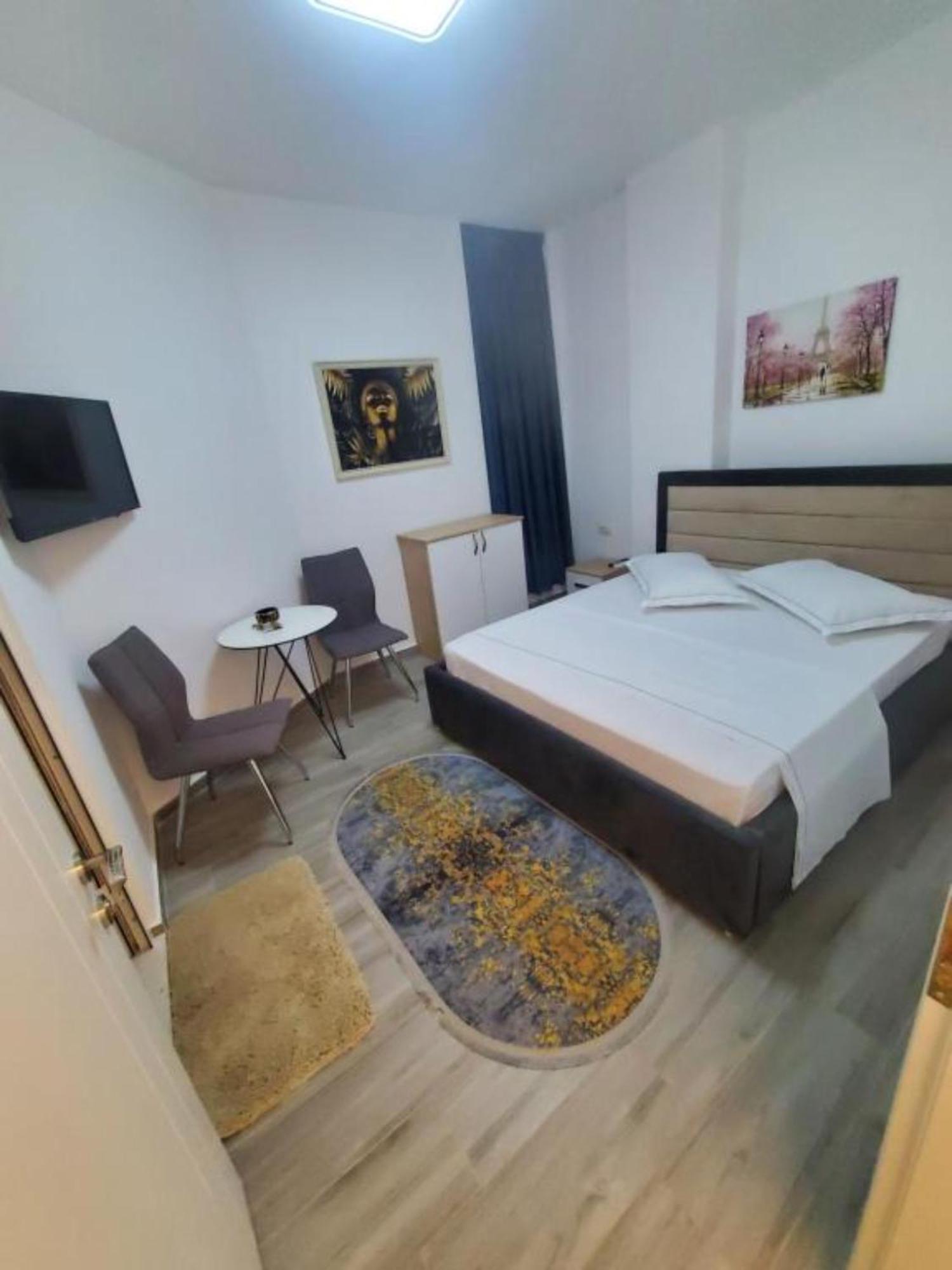 Bs Hotel Durrës Buitenkant foto