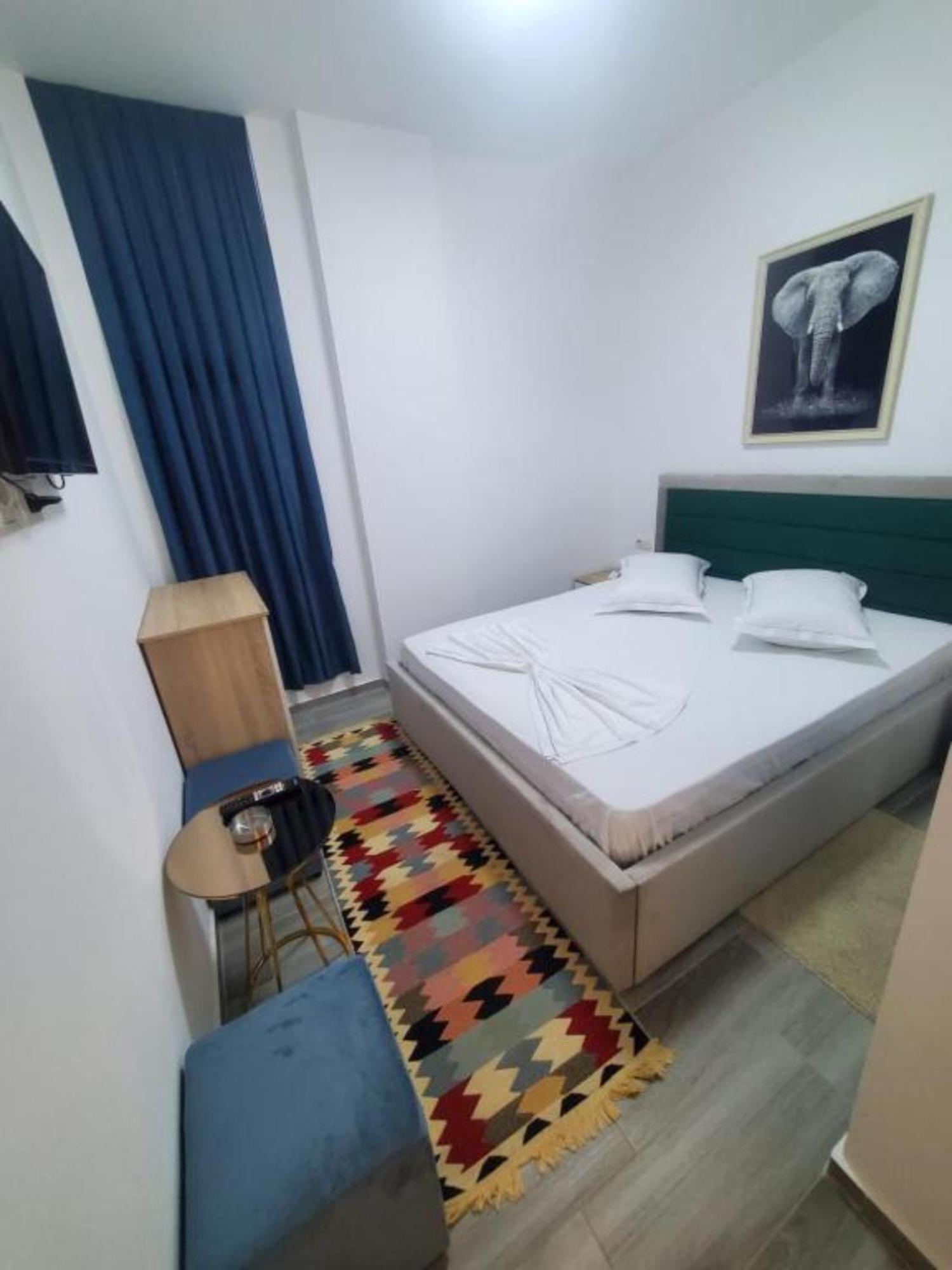 Bs Hotel Durrës Buitenkant foto