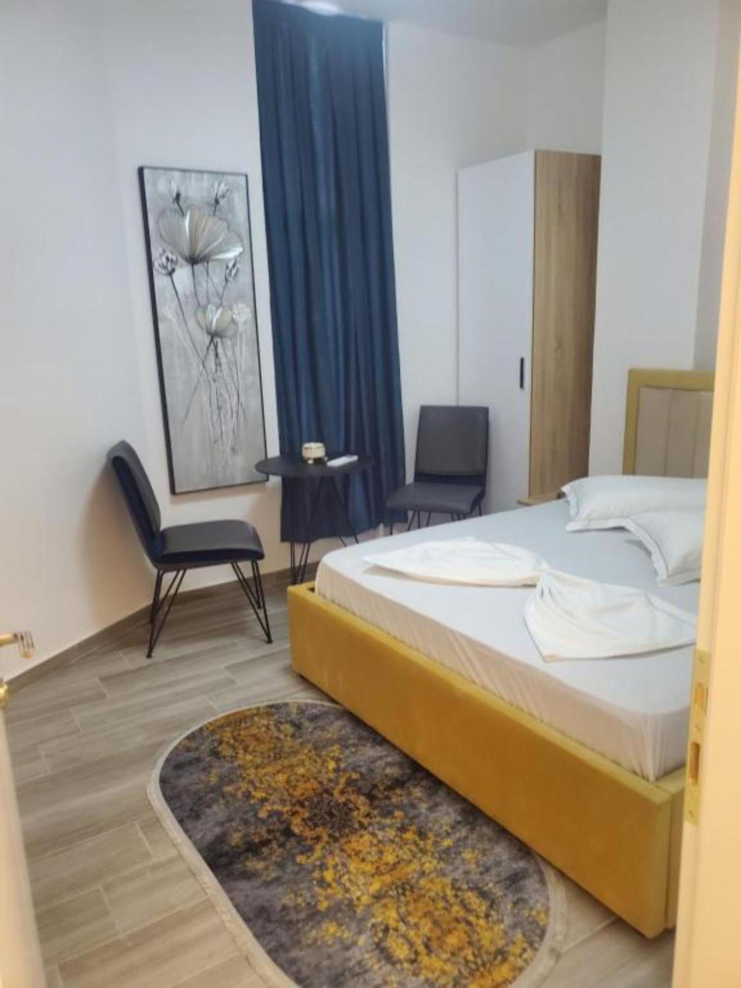 Bs Hotel Durrës Buitenkant foto