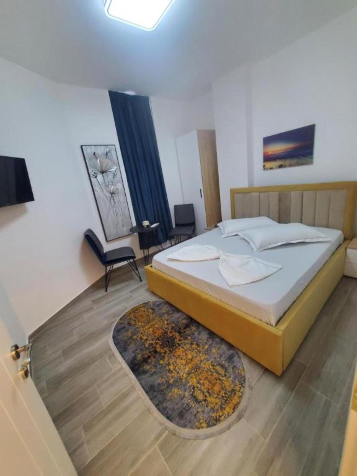Bs Hotel Durrës Buitenkant foto